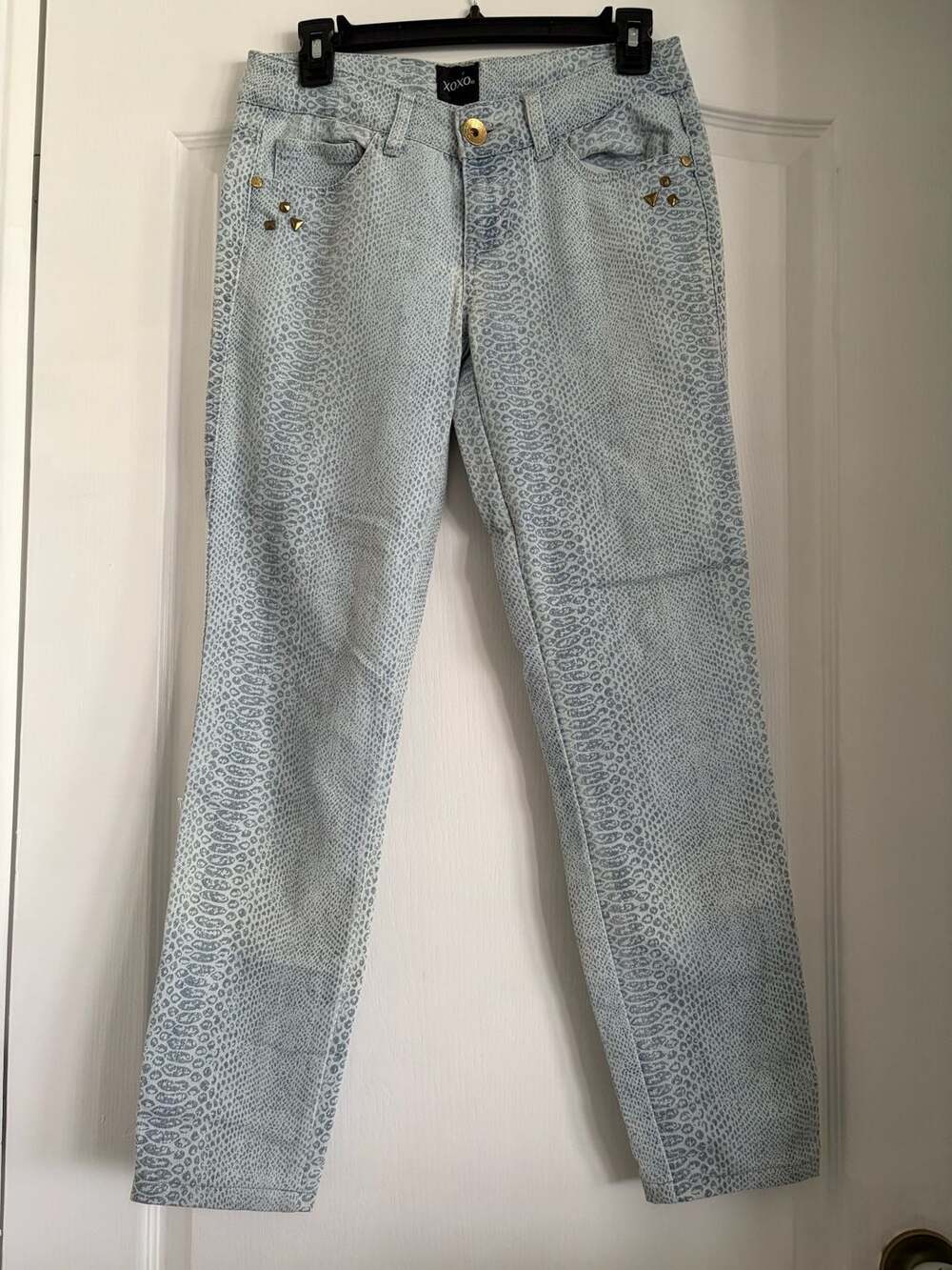 XOXO Light Blue Animal Print Snakeskin Skinny Jeans with Gold Studs Size 3/4